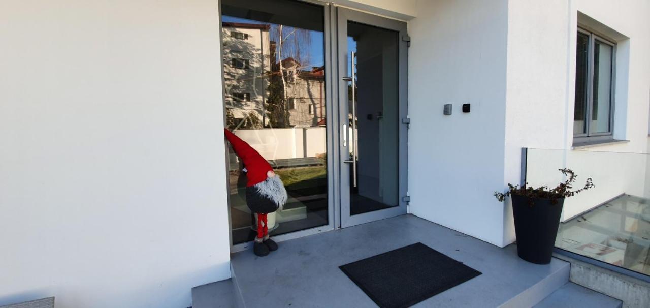 Loft 85 M2 Wilanow Krolewski Self Checkin Warsaw Exterior photo